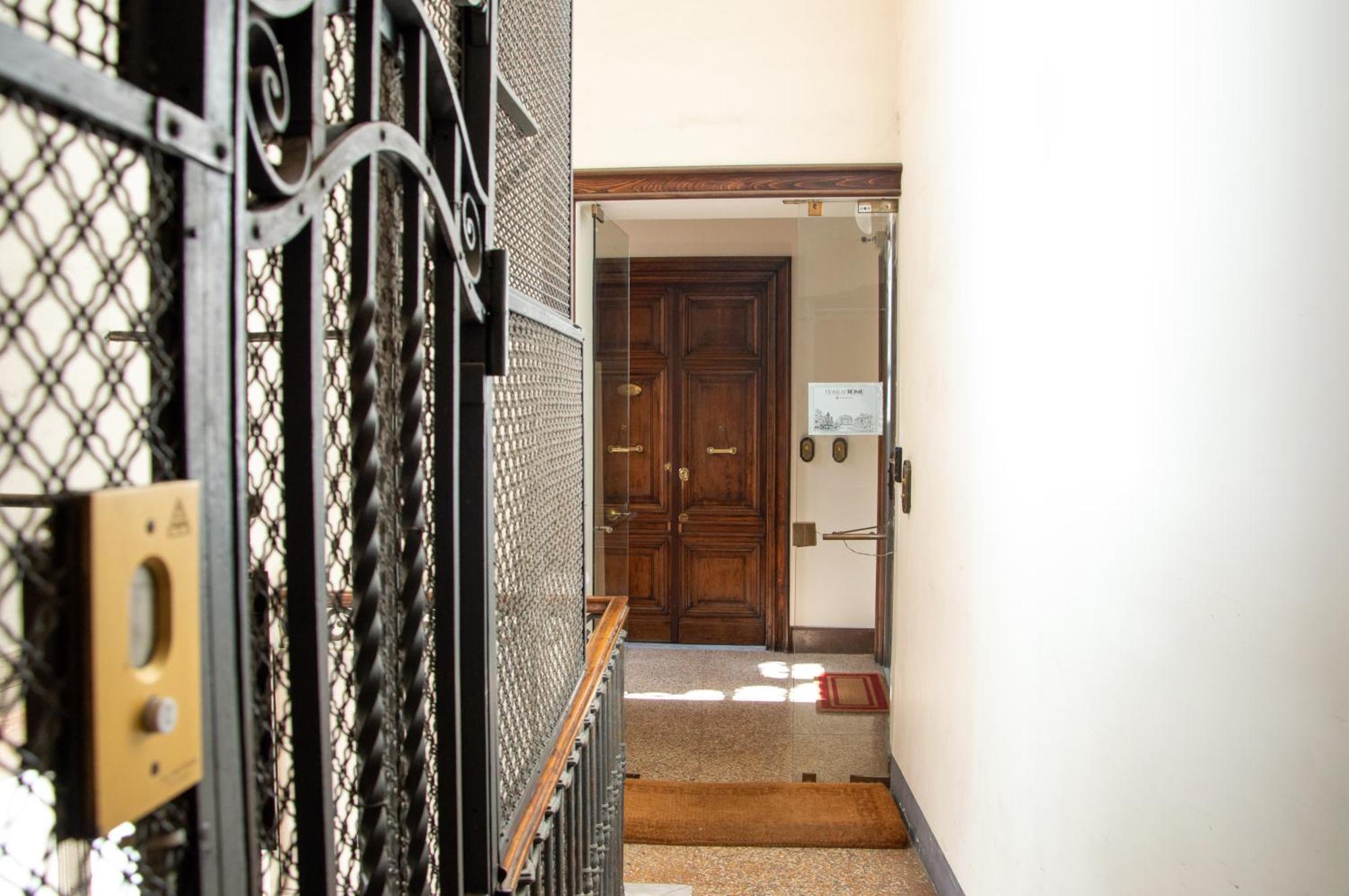At Luxury Navona Rom